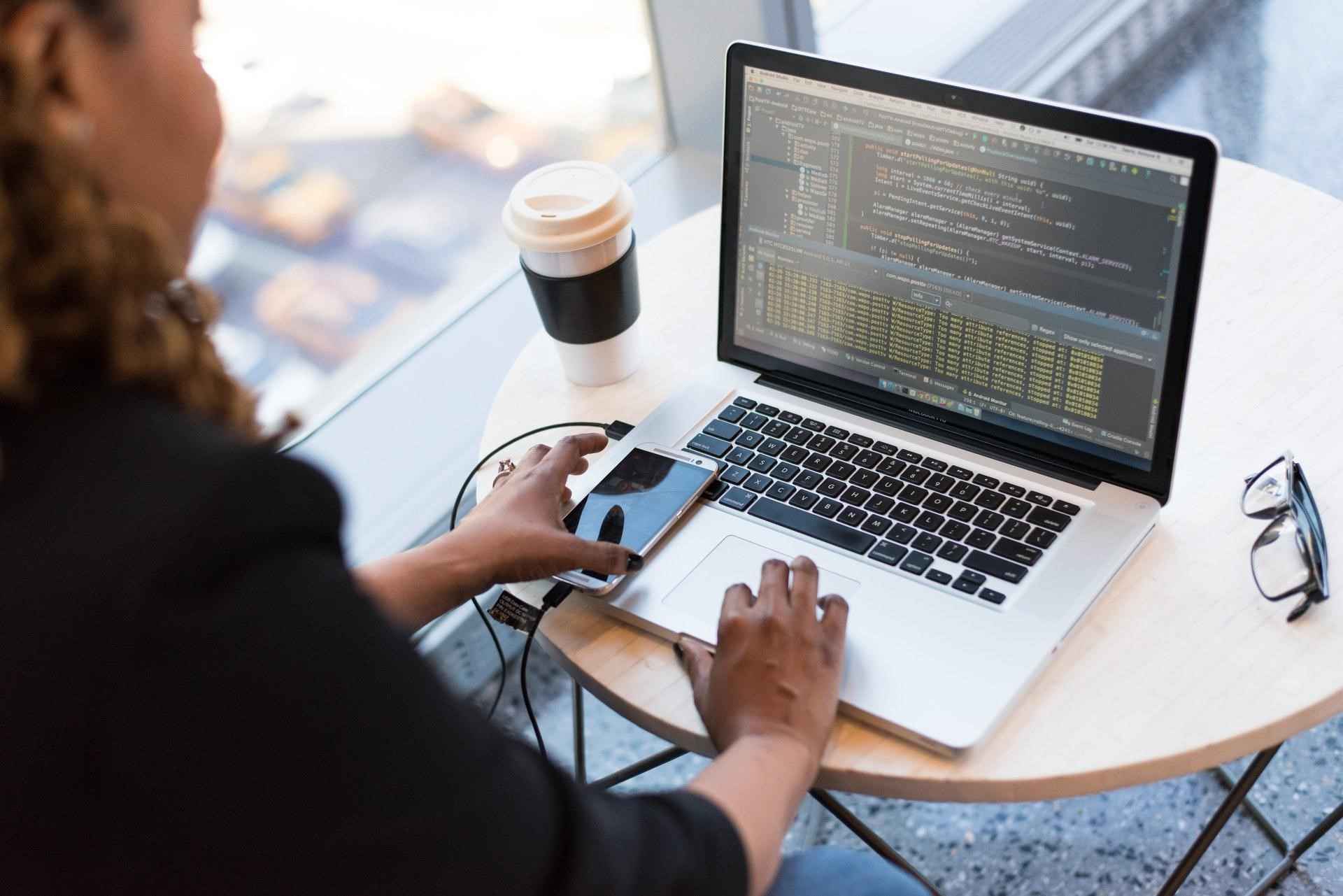 NEORA: ¿Es necesario pagar el soporte y suscripción de mi software?